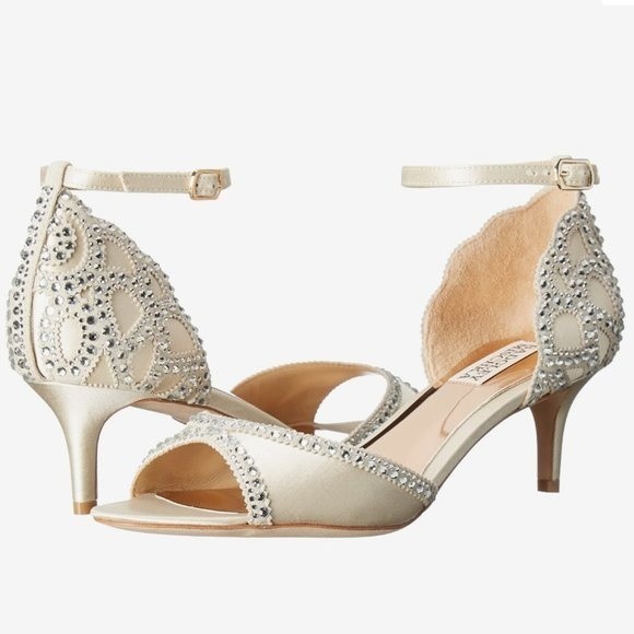 Badgley Mischka Size 10 Jeweled Ivory Satin Dress Sandals Heels Pumps Shoes